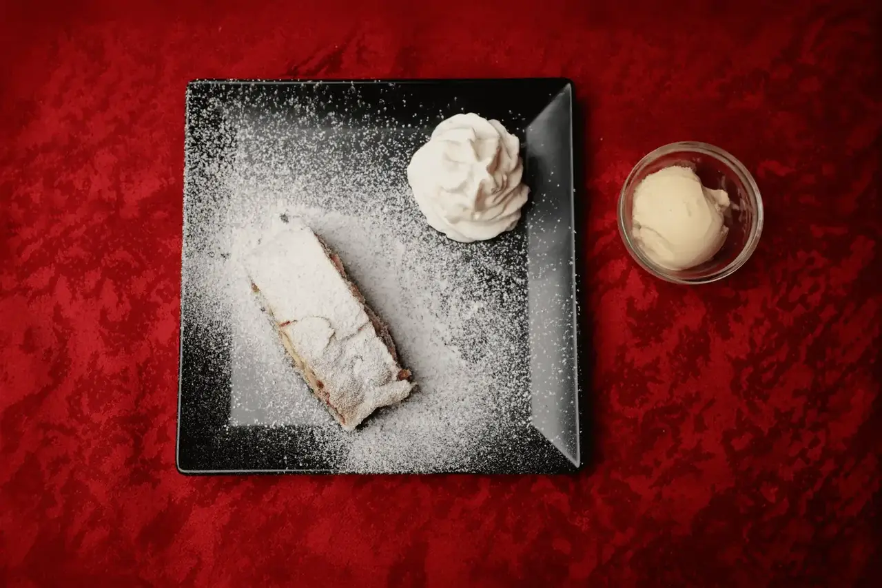 Apfelstrudel in der Neubauschenke Wien