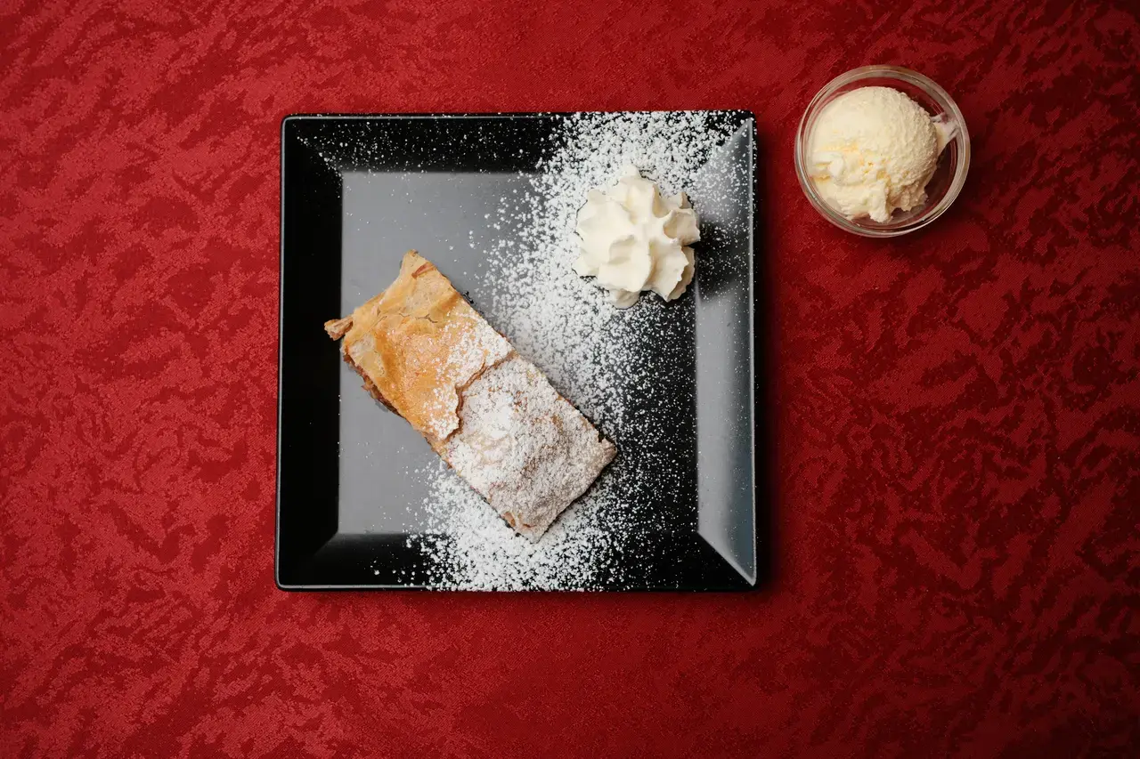 Hausgemachter Apfelstrudel in der Neubauschenke Wien