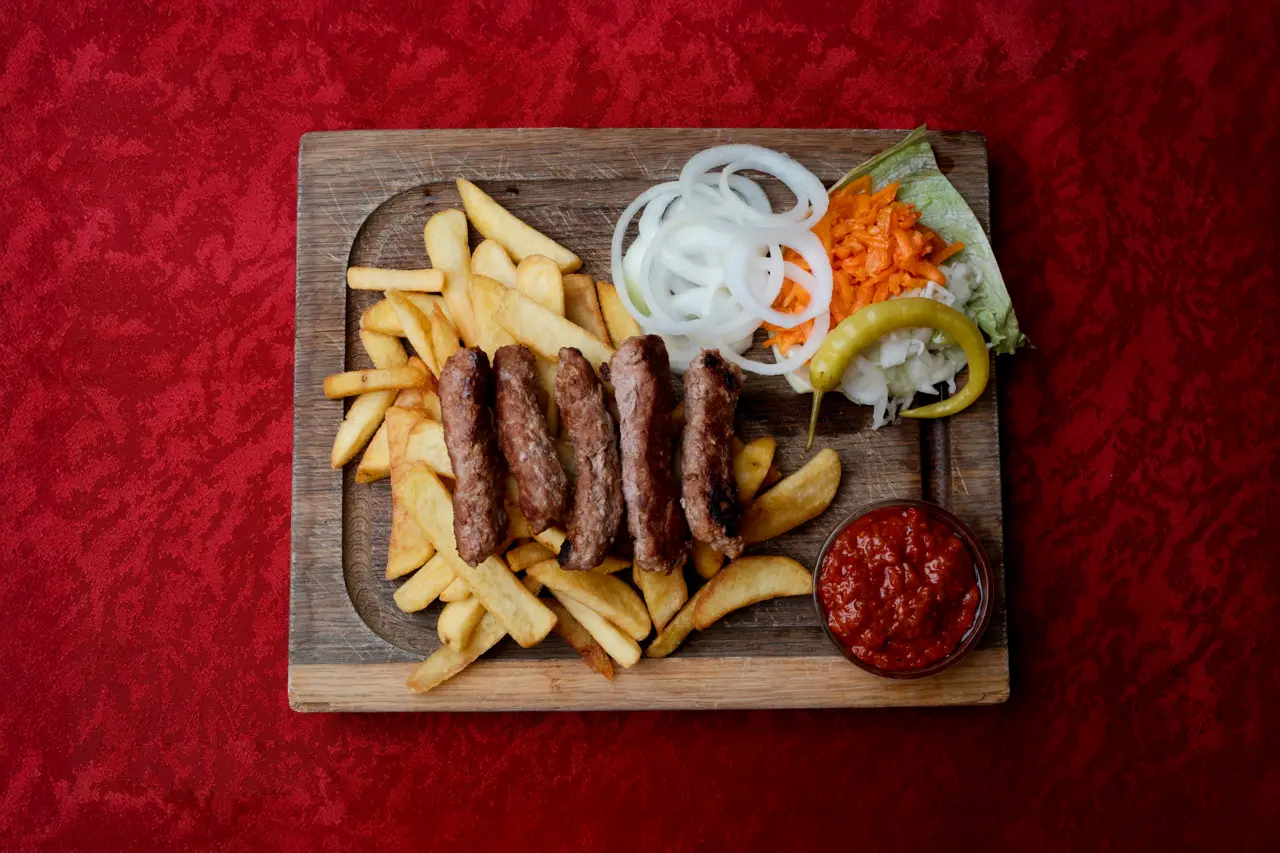 Cevapcici in der Neubauschenke Wien