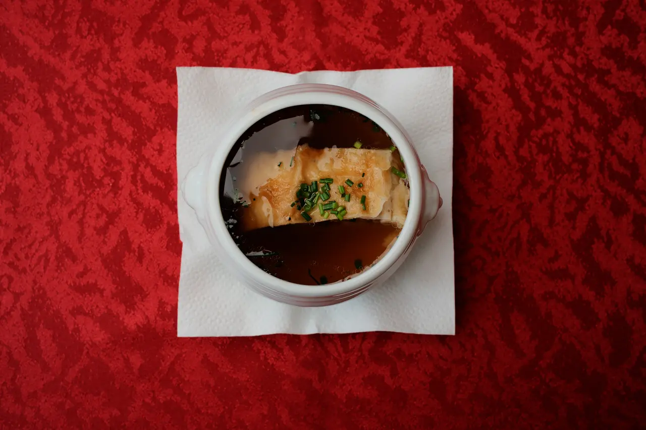 Fleischstrudelsuppe in der Neubauschenke Wien