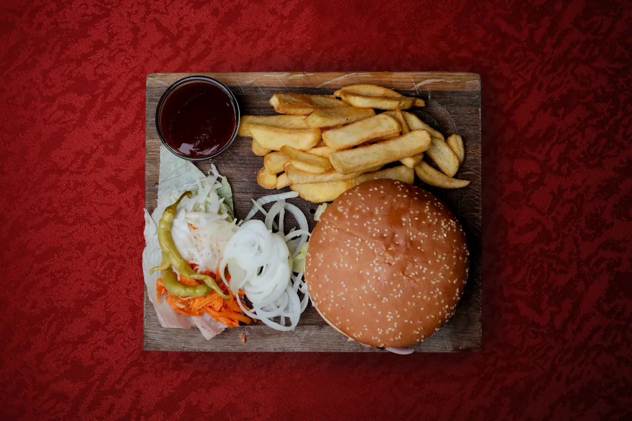 Haushamburger in der Neubauschenke Wien