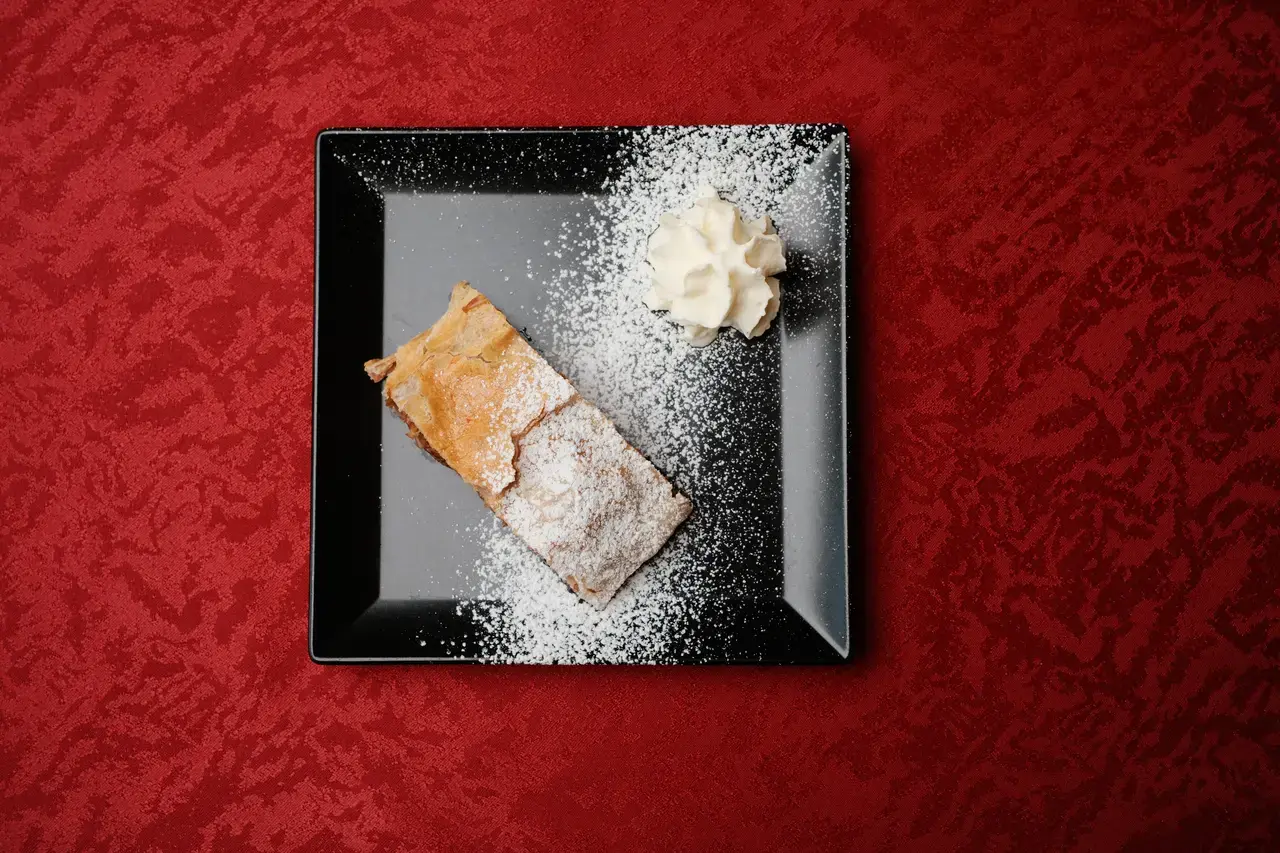 Hausgemachter Apfelstrudel in der Neubauschenke Wien