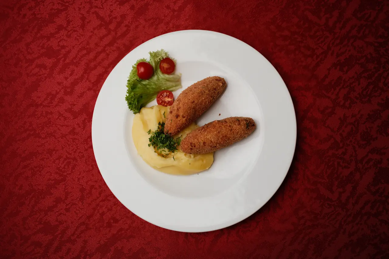 Kyjiwer Kotelett mit Kartoffelpüree in der Neubauschenke Wien