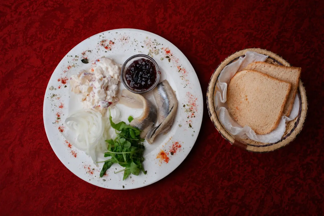 Matjesfilet nach Hausfrauenart in der Neubauschenke Wien