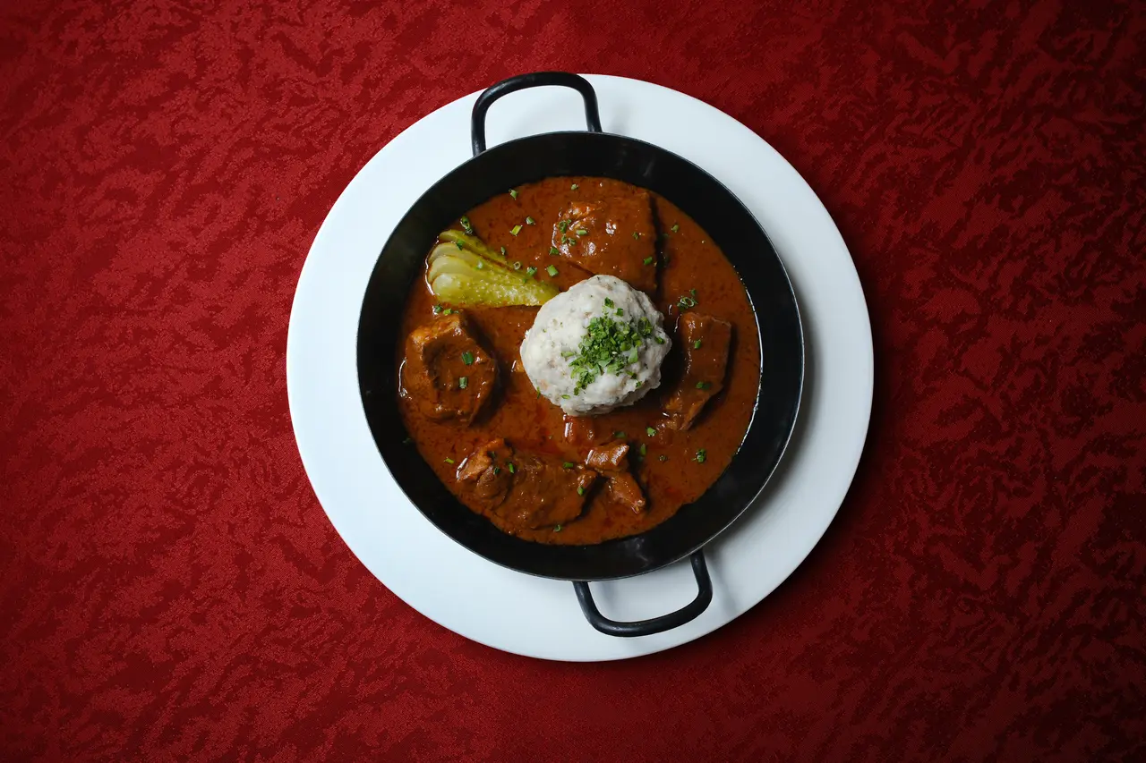 Wiener Rindsgulasch in der Neubauschenke Wien