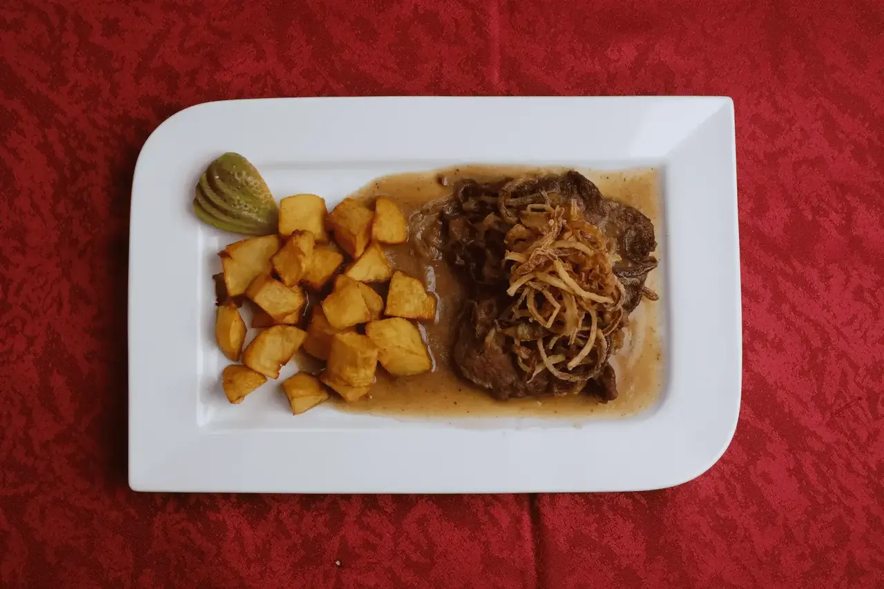 Zwiebelrostbraten in der Neubauschenke Wien